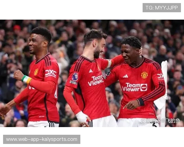 曼联阿莫林改革奏效！三中卫体系初见成效